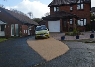 A resin bound driveway stands out