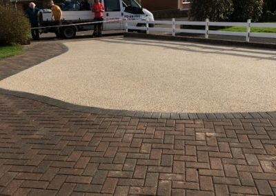 An example of how resin can be used alongside and existing surface to breath life into a driveway